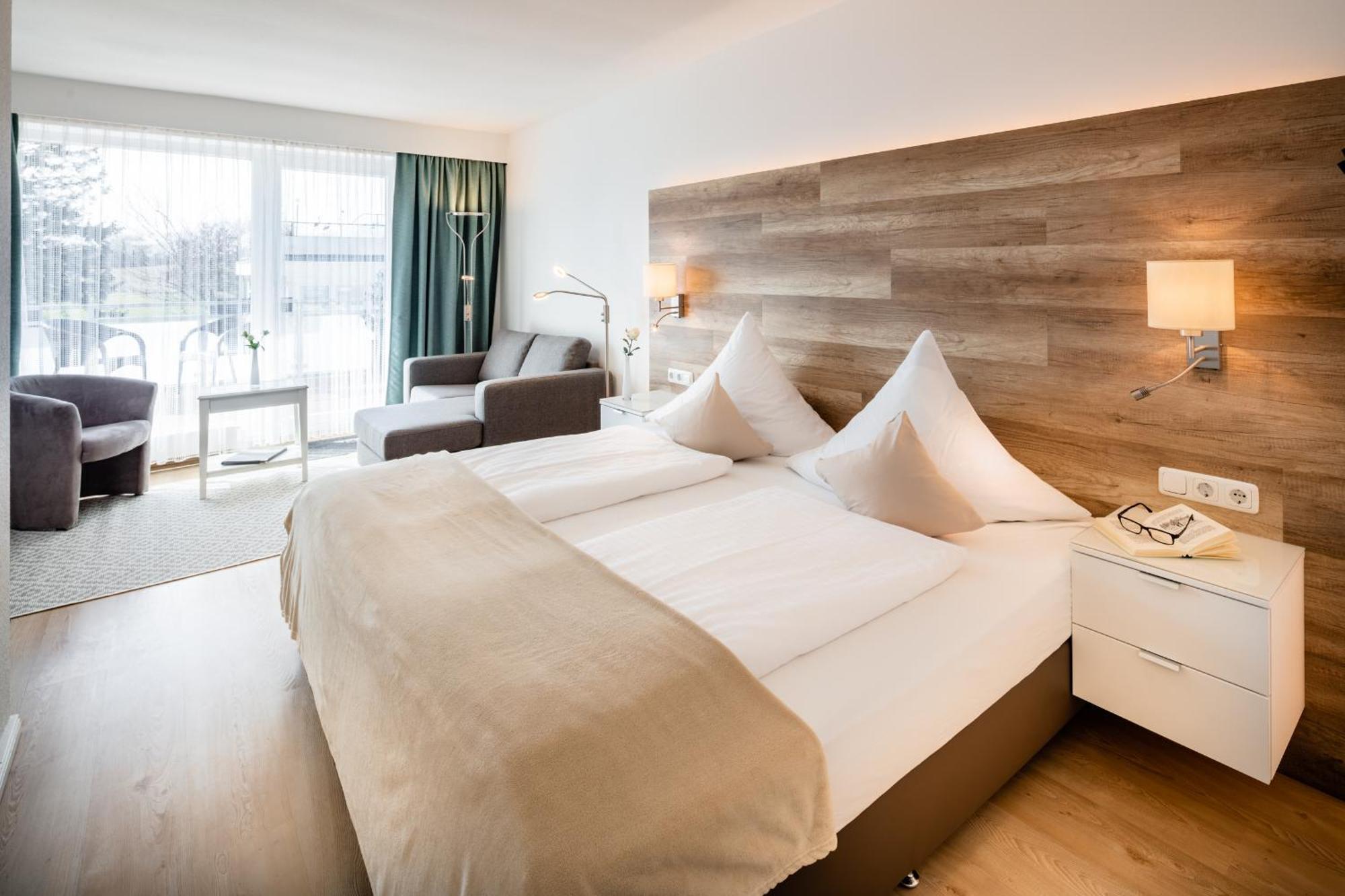 Hofhotel Kraehenberg Groemitz Room photo